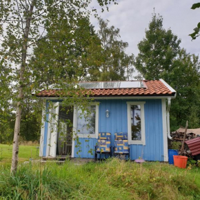 Gäststuga i vacker natur, bastu, bubbelpool sommartid och gratis parkering nära Ulricehamn och Lassalyckan, guesthouse with nice view with sauna and free parking close to Dalsjöfors and fishing